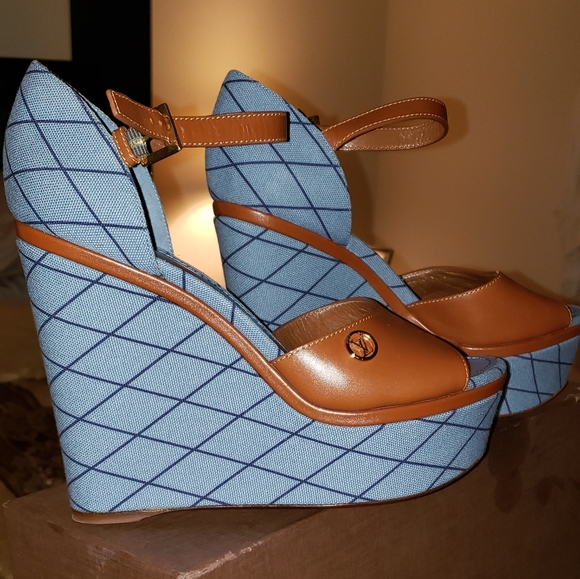 Shoes - Picture 1 of 7